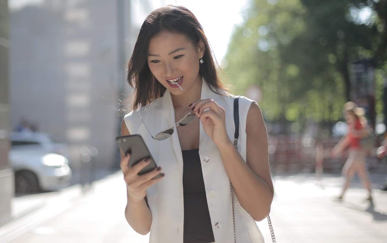 woman messaging business chatbot